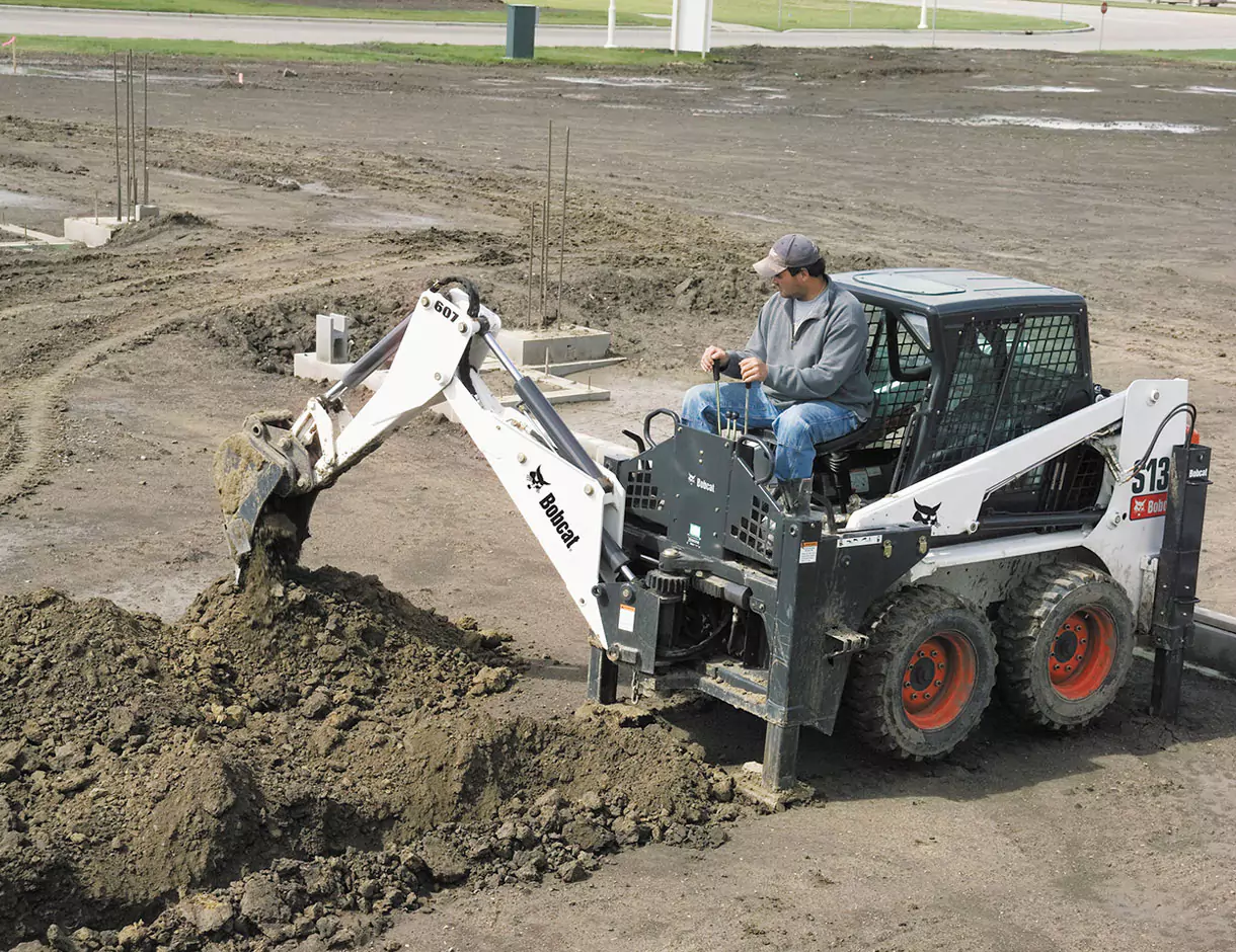 MINICARGADOR BOBCAT S630 CON BRAZO EXCAVADOR